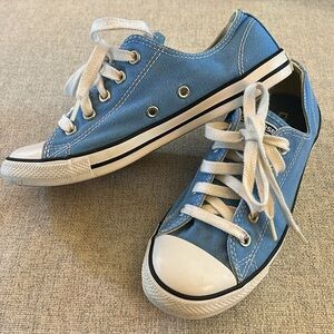 Converse Blue Low Top All Star Chuck Taylors Women's Size 5